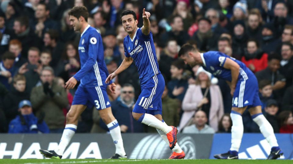 Pedro Rodriguez bawa Chelsea unggul di babak pertama atas Bournemouth. Copyright: &copy; CLIVE ROSE/GETTY IMAGES